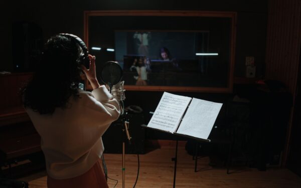How famous theme songs get made: real examples of music that defined the big screen