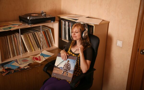 Films with unforgettable soundtracks: streaming ideas when you want music to be the star